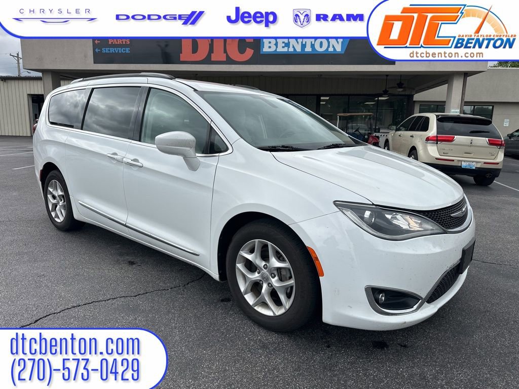 Used 2017 Chrysler Pacifica Touring-L w/ Tire & Wheel Group FWD image 1
