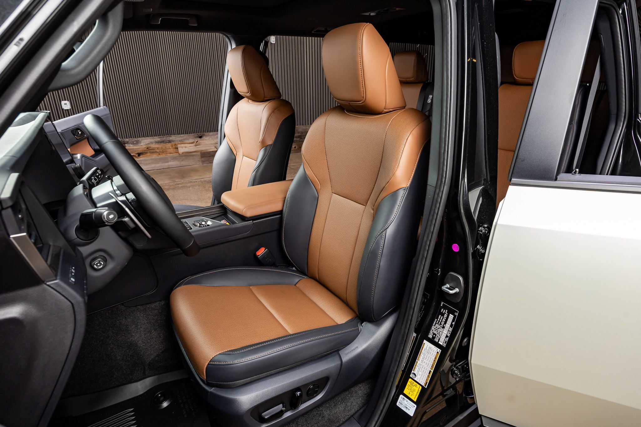 Used 2025 Lexus GX 550 w/ Accessory Package (2T) image 30