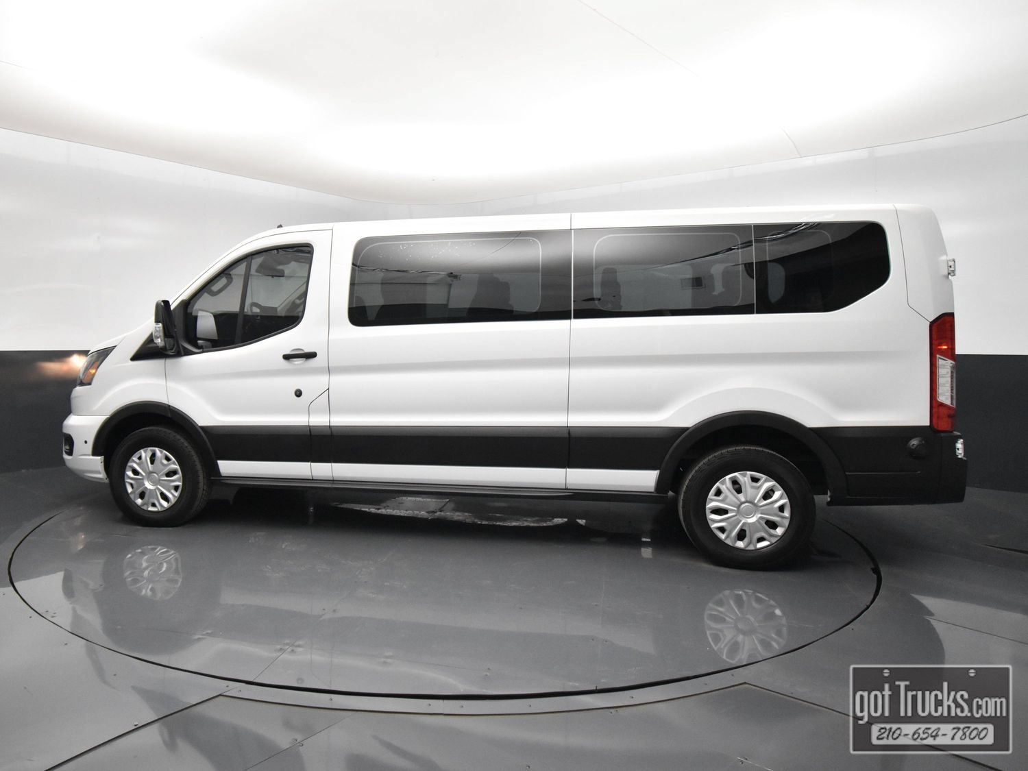 Used 2024 Ford Transit 350 XLT RWD image 3