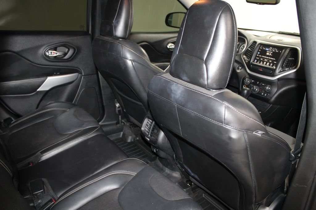 Used 2018 Jeep Cherokee Latitude Plus FWD image 25