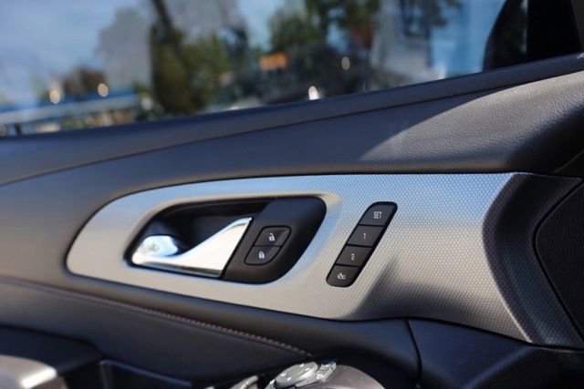 Used 2019 Chevrolet Traverse Premier w/ LPO, Blackout Package FWD image 24