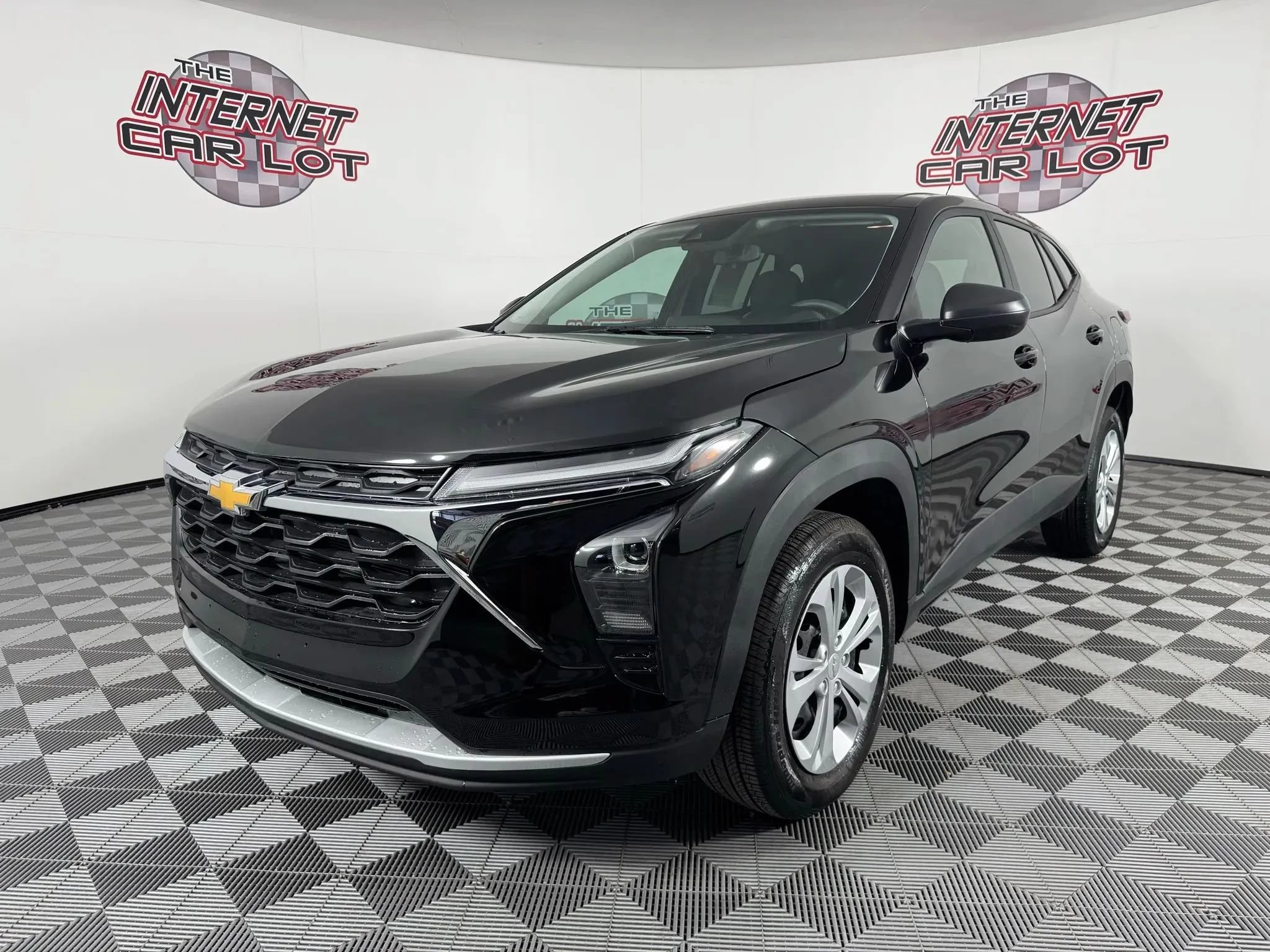 Used 2025 Chevrolet Trax LS FWD image 3