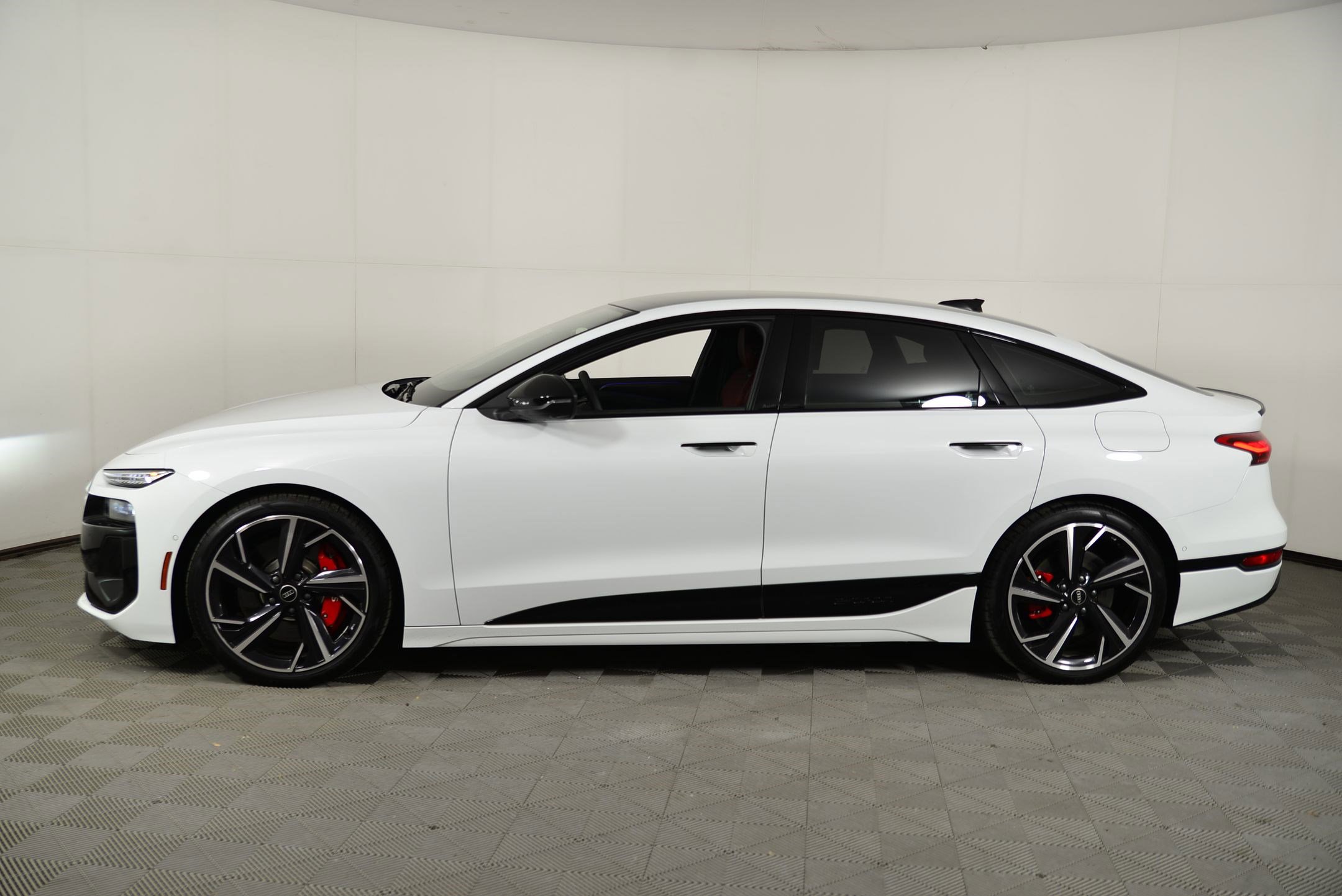 New 2025 Audi S6 e-tron Premium Plus image 2