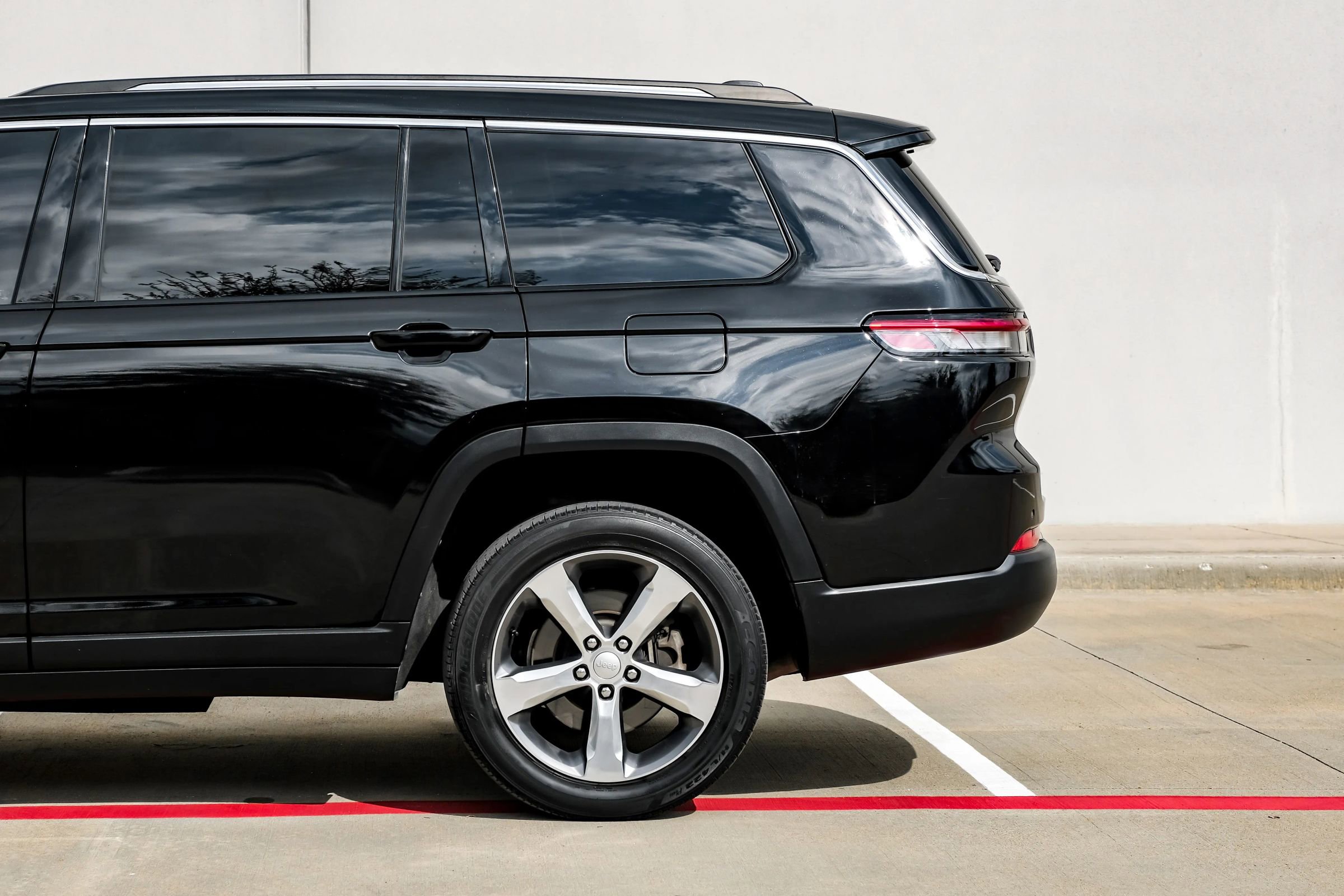 Used 2021 Jeep Grand Cherokee L Limited w/ Trailer Tow Group (B) image 9