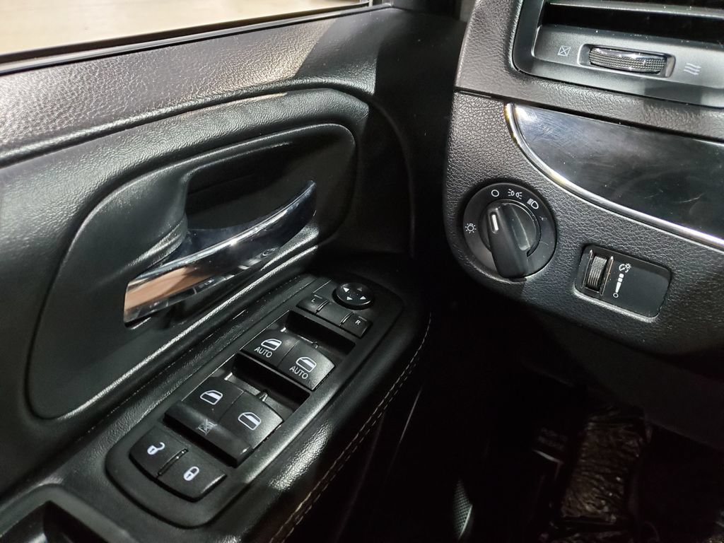 Used 2016 Dodge Grand Caravan SE FWD image 36