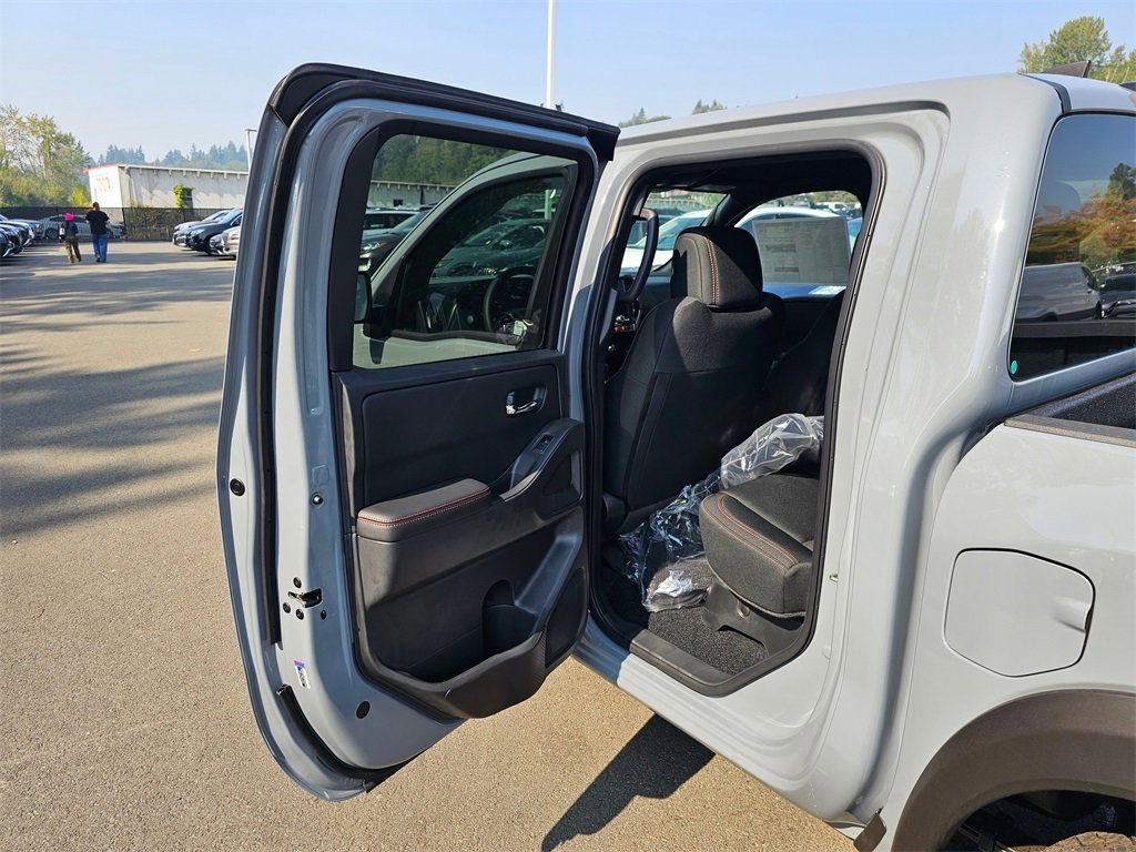 New 2025 Nissan Frontier PRO-4X w/ Interior Protection Package image 19