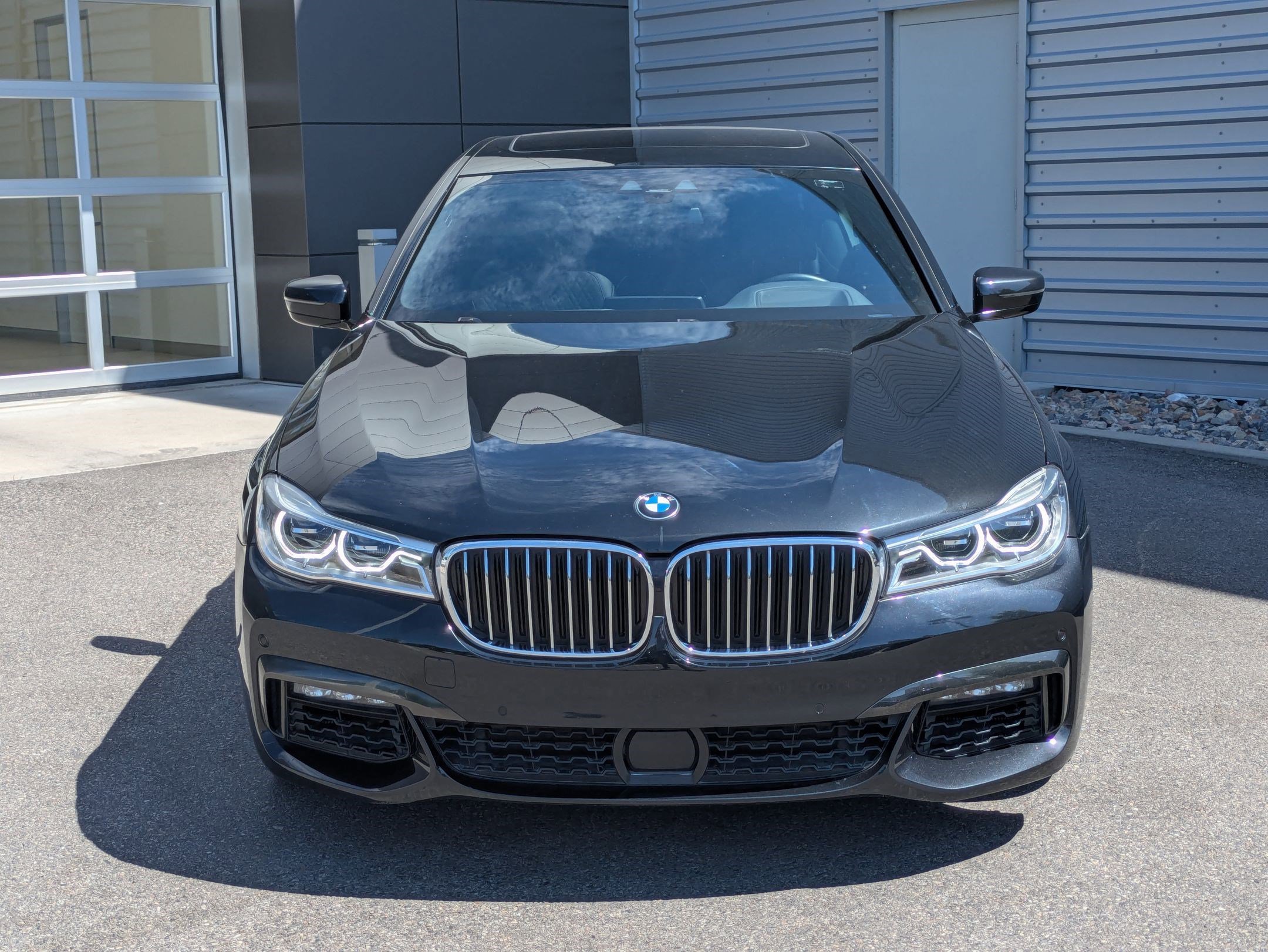 Used 2019 BMW 750i w/ M Sport Package RWD image 9