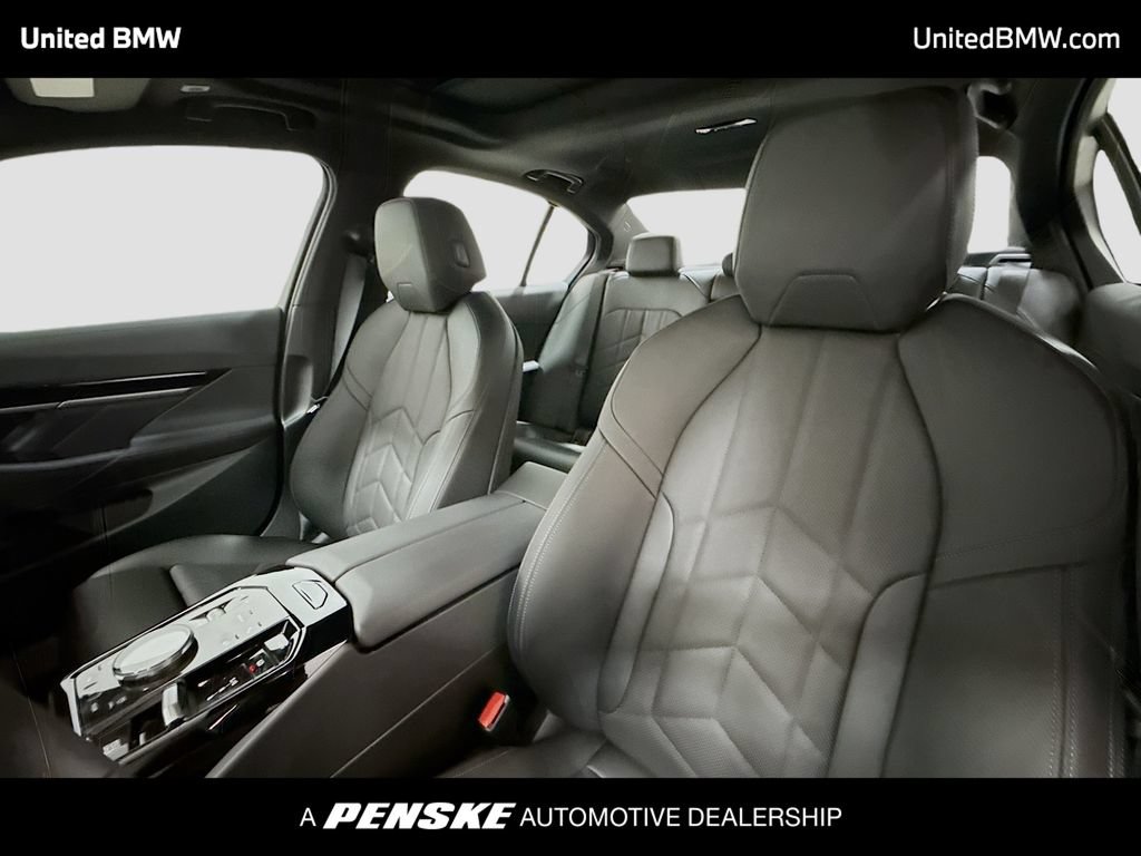 Used 2026 BMW 530i w/ Premium Package RWD image 5