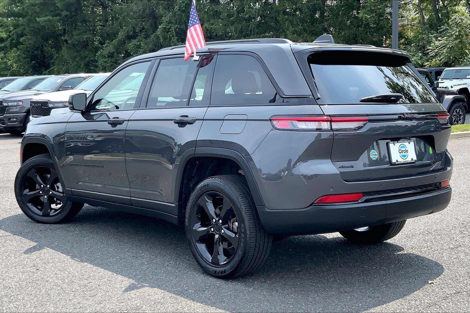 Used 2023 Jeep Grand Cherokee Altitude AWD/4WD image 10