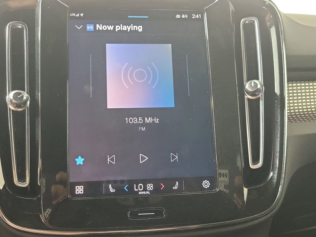 Used 2022 Volvo XC40 P8 Recharge Ultimate image 19