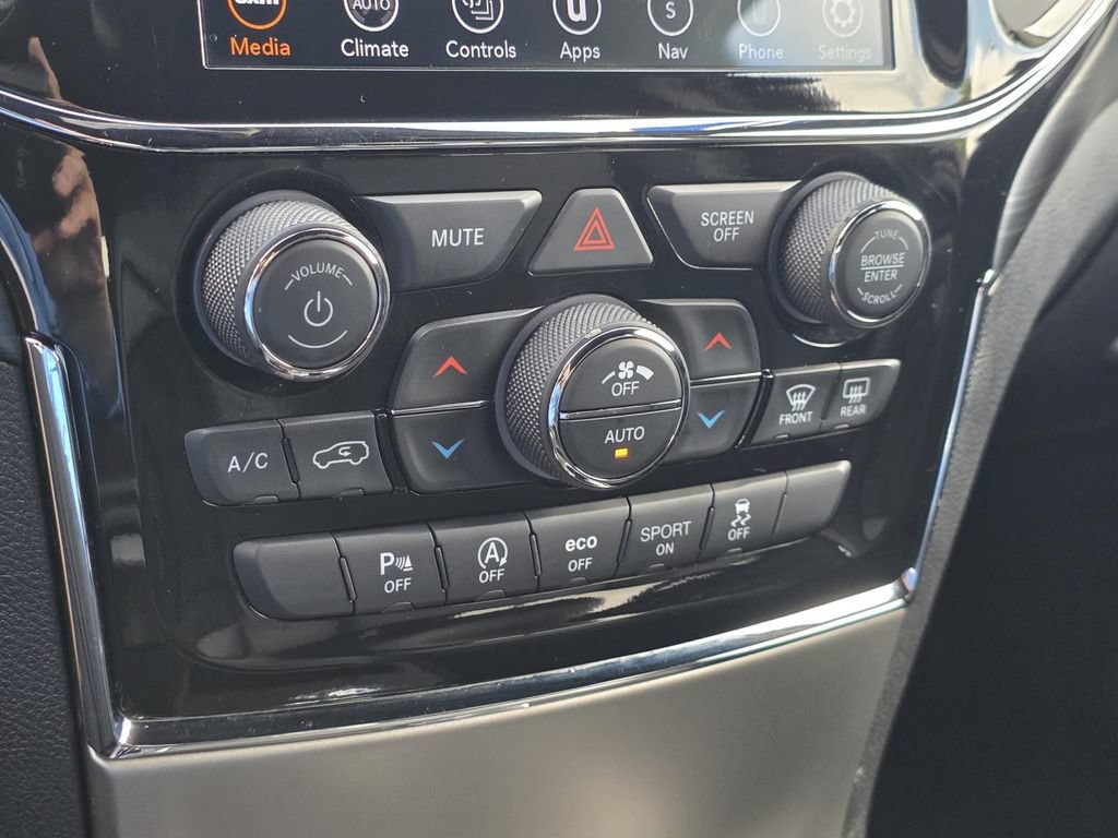 Used 2021 Jeep Grand Cherokee Laredo X RWD image 23
