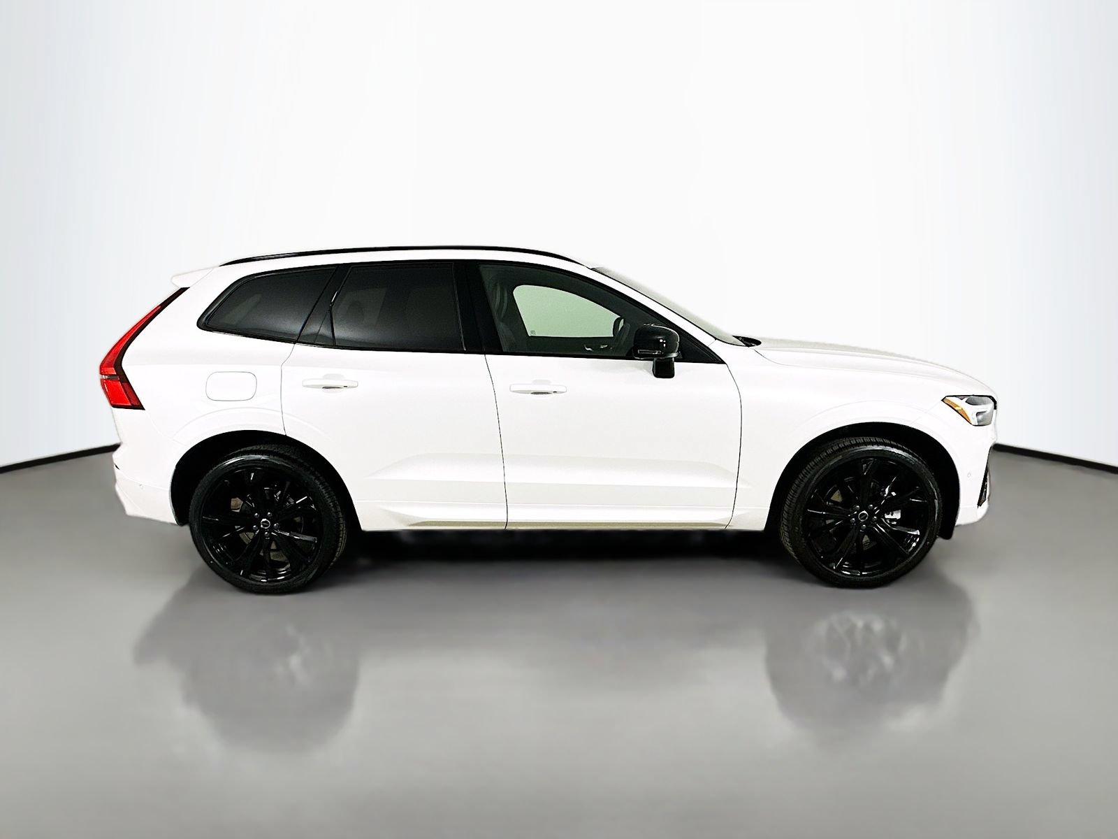 New 2026 Volvo XC60 B5 Ultra w/ Protection Package Premier AWD/4WD image 4