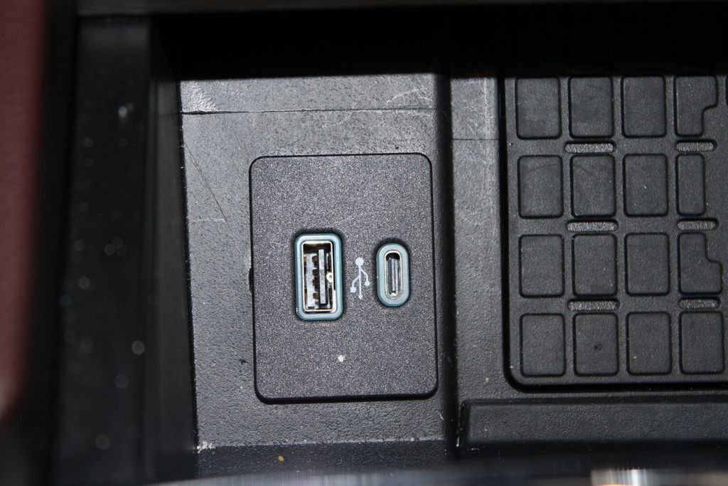 Used 2024 Ford Expedition Limited image 33