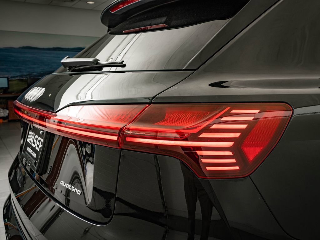 Used 2021 Audi e-tron Premium w/ Convenience Plus Package AWD/4WD image 9