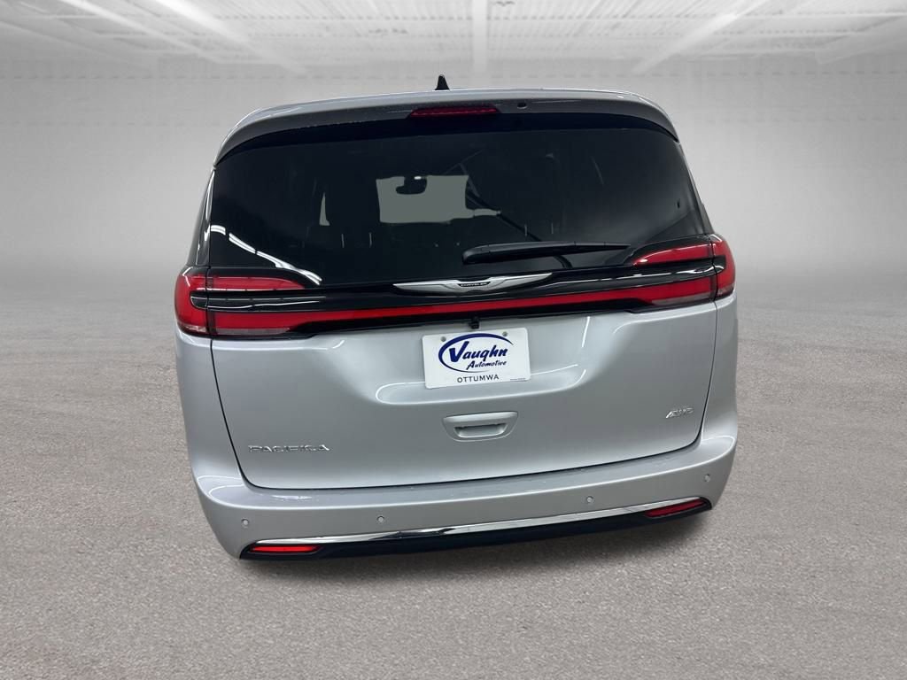 New 2026 Chrysler Pacifica Select image 9