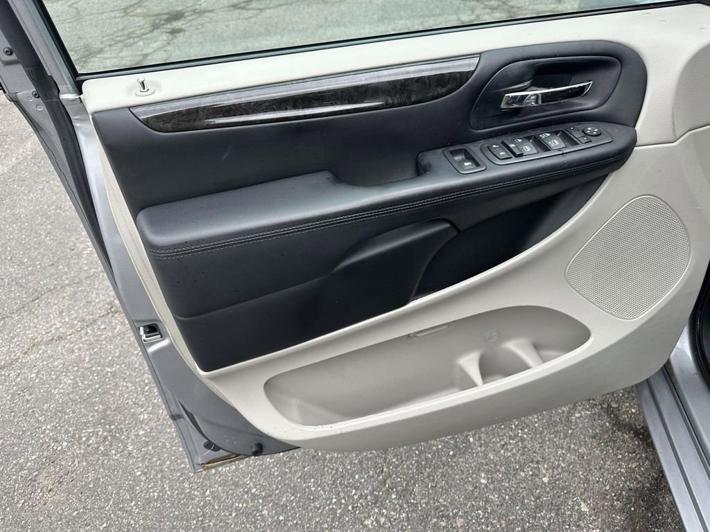 Used 2013 Dodge Grand Caravan SE FWD image 16