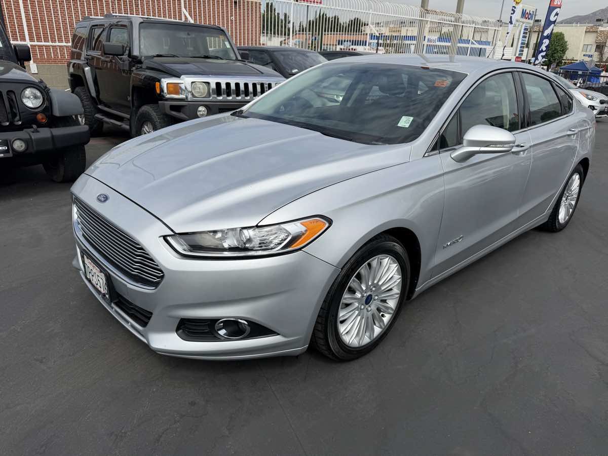 Used 2016 Ford Fusion SE w/ Equipment Group 502A FWD image 3