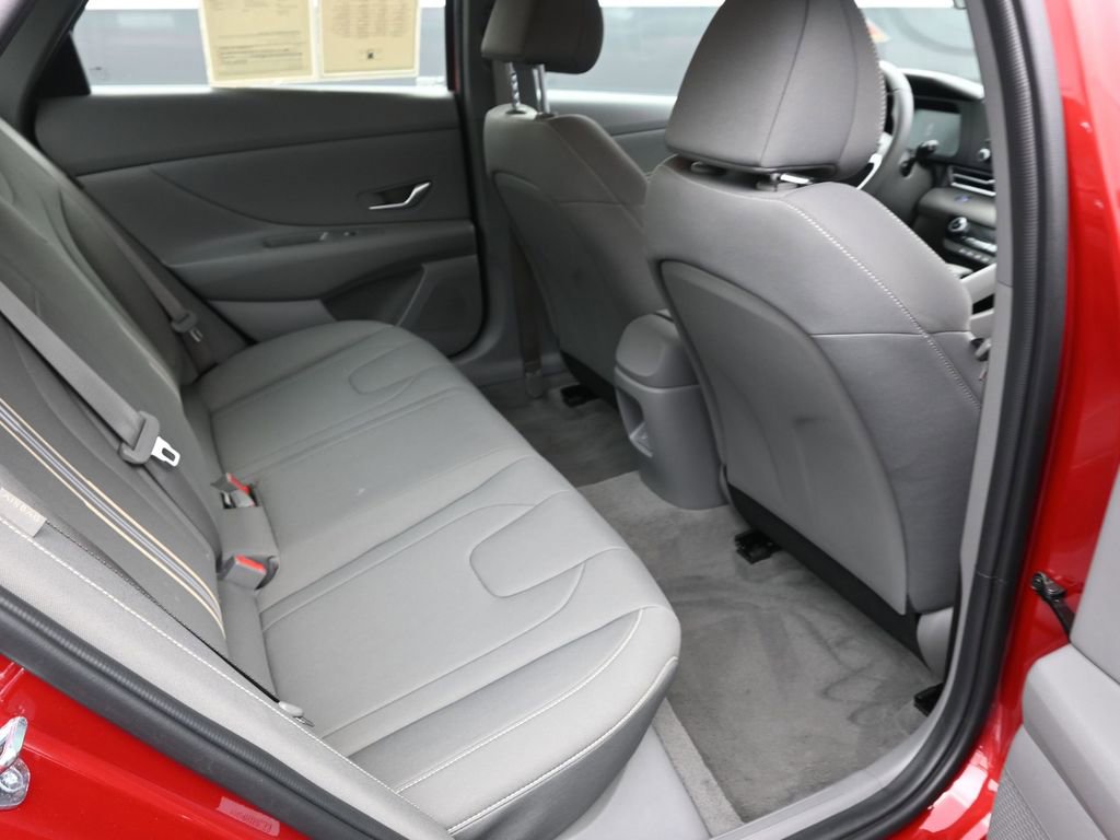 Certified 2025 Hyundai Elantra Sport image 12