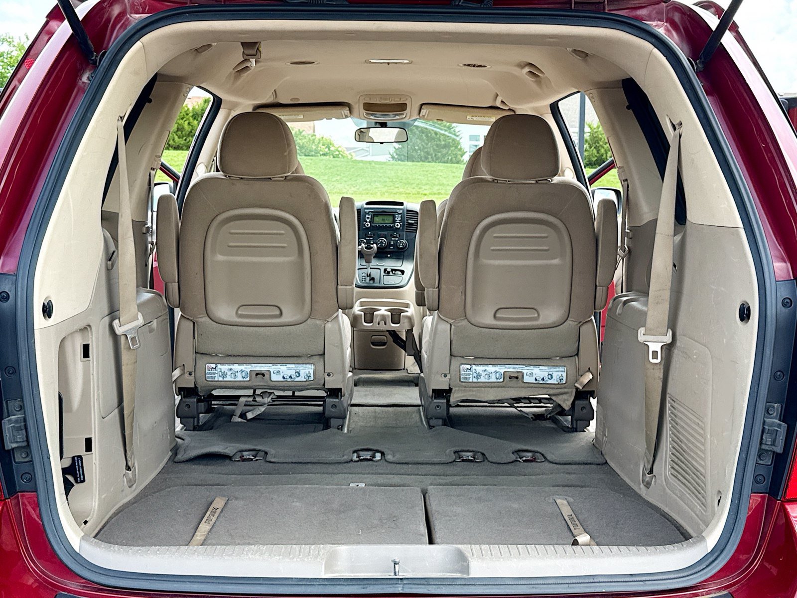 Used 2012 Kia Sedona LX FWD image 7