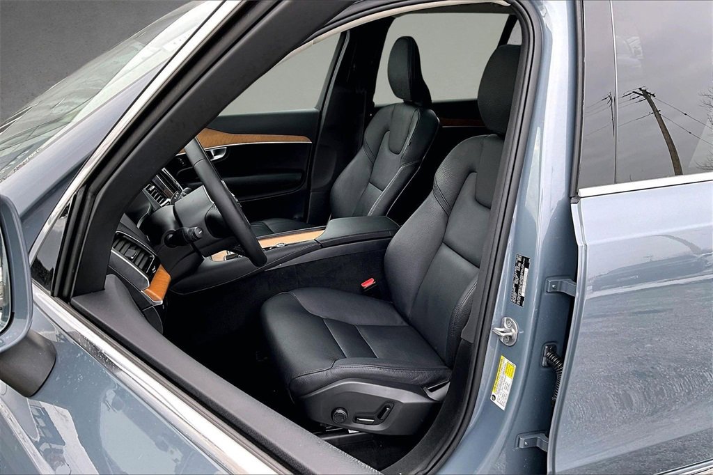 Used 2023 Volvo XC90 B6 Plus w/ Protection Package Premier image 21