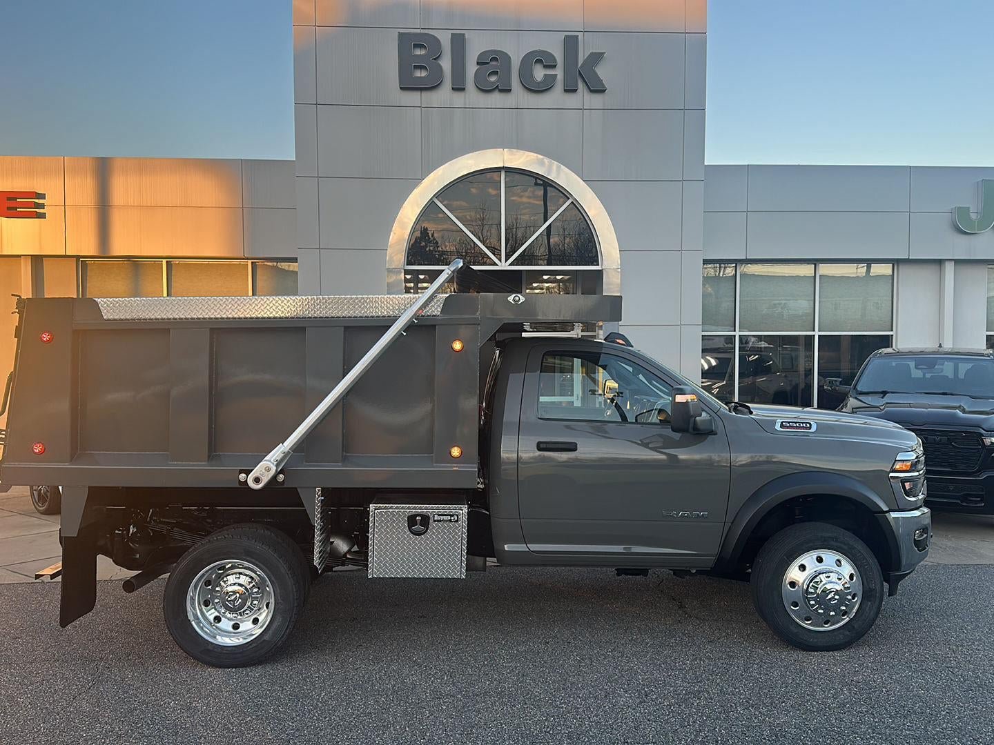 New 2026 RAM 5500 4x4 Regular Cab image 3