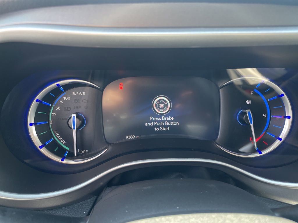 Used 2022 Chrysler Pacifica Touring-L w/ Uconnect Theater Family Group image 19