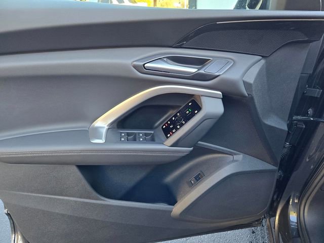 Used 2025 Audi Q5 Premium w/ Convenience Package image 18