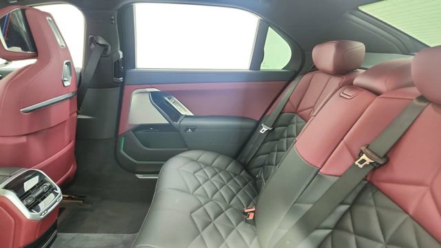 Used 2025 BMW 740i image 28