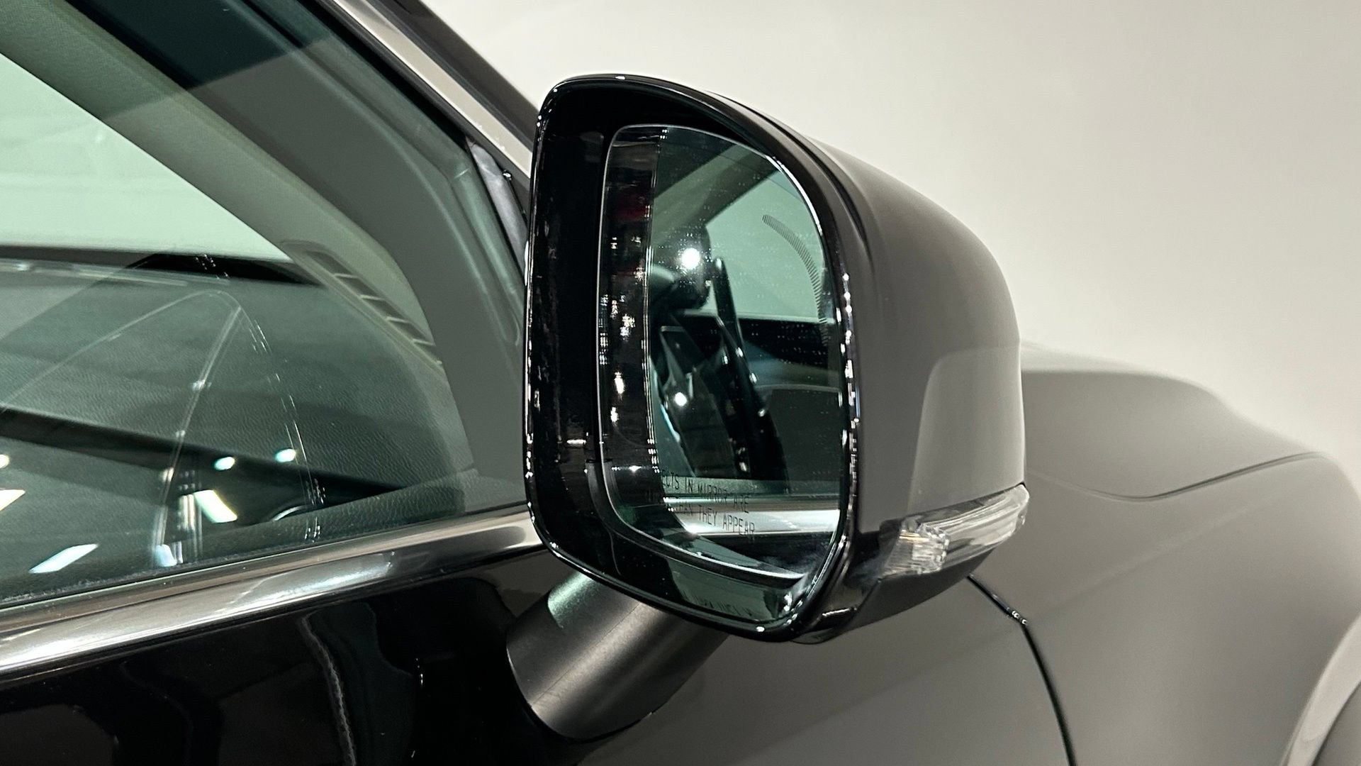 Used 2018 Volvo XC90 T5 Momentum w/ Convenience Package AWD/4WD image 13