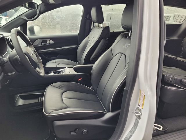 New 2026 Chrysler Pacifica Limited w/ S Appearance Package image 6