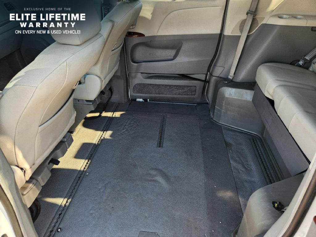 Used 2014 Toyota Sienna XLE FWD image 30