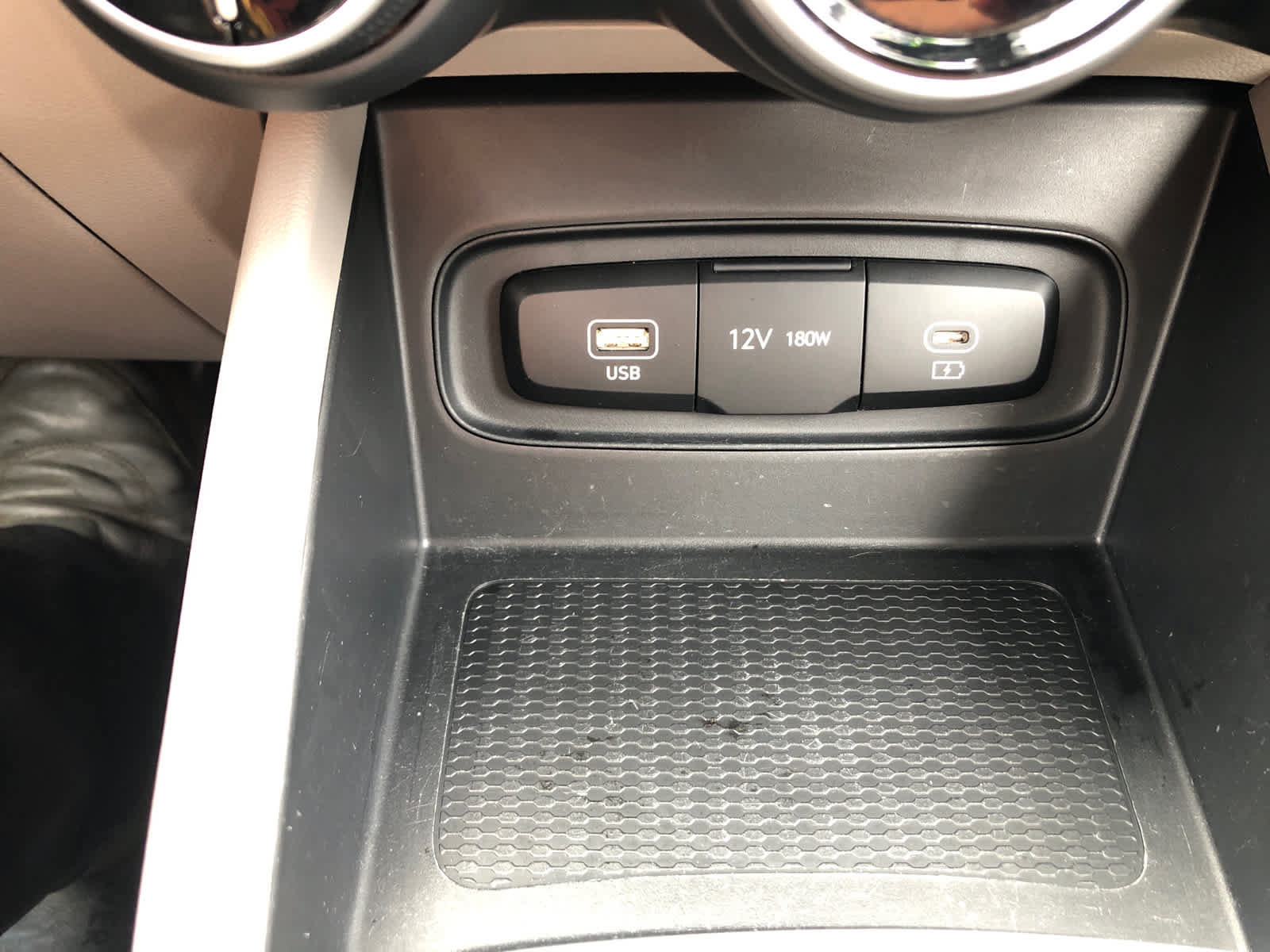Used 2025 Hyundai Venue SEL FWD image 18