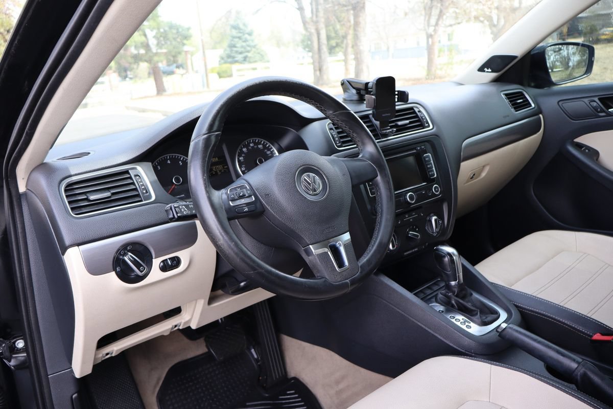 Used 2012 Volkswagen Jetta SEL FWD image 15