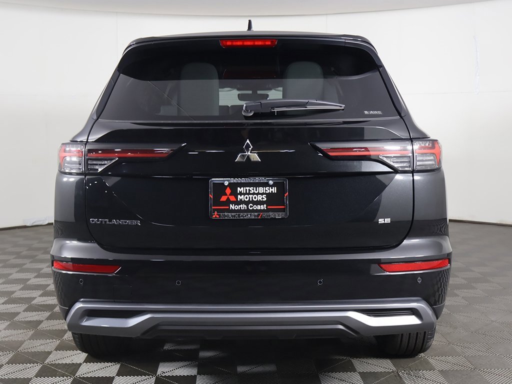 New 2025 Mitsubishi Outlander SE image 15