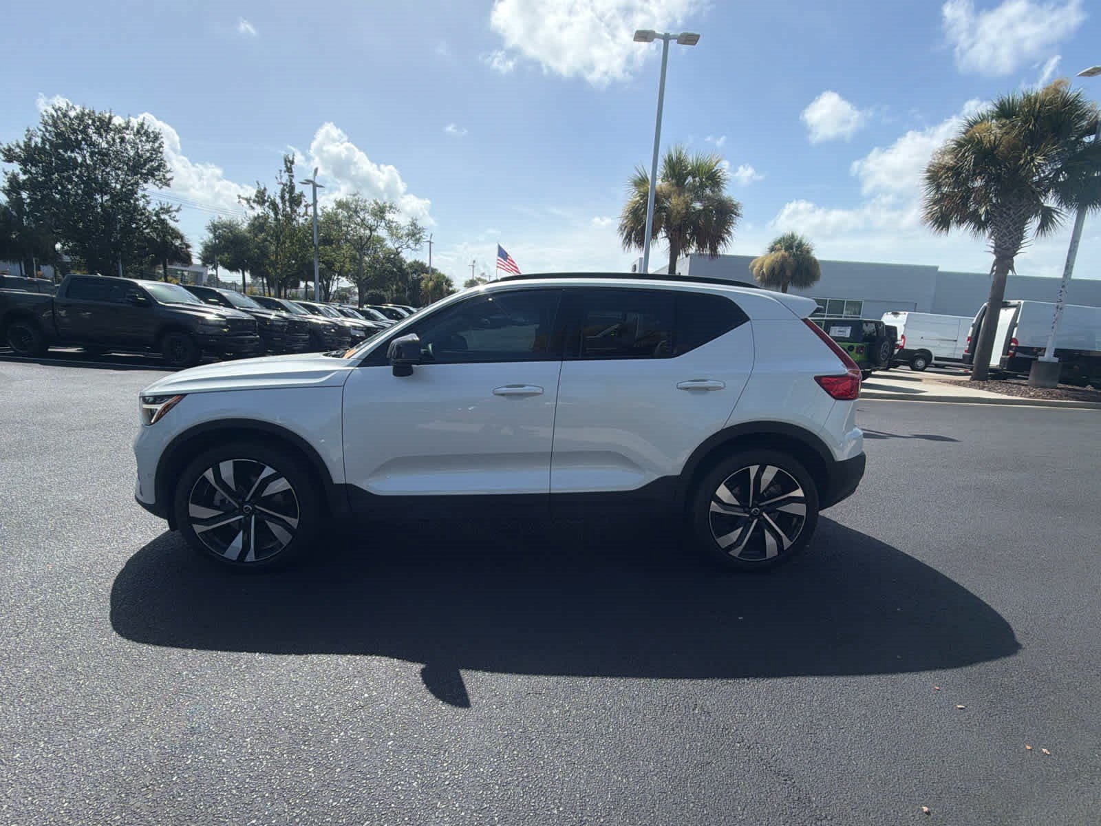Certified 2023 Volvo XC40 B4 Plus w/ Protection Package Premier FWD image 12