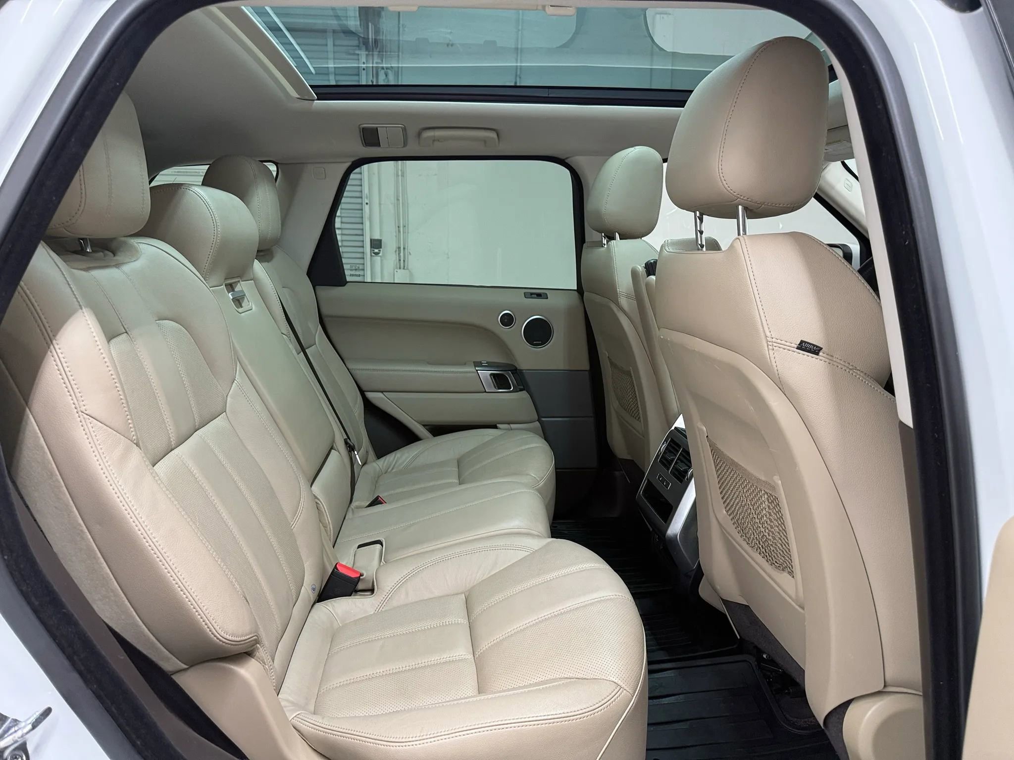 Used 2016 Land Rover Range Rover Sport SE image 15