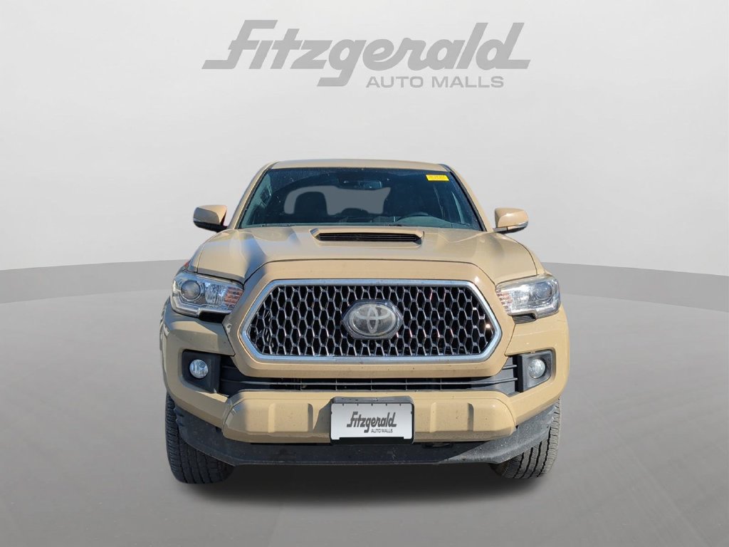 Used 2019 Toyota Tacoma TRD Sport AWD/4WD image 2