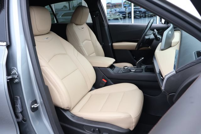 Used 2024 Cadillac XT4 Luxury w/ Cold Weather Package FWD image 21