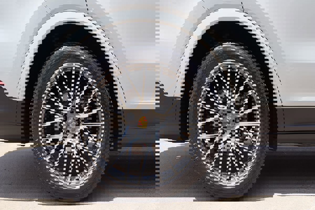 Used 2022 Porsche Cayenne Platinum Edition image 41