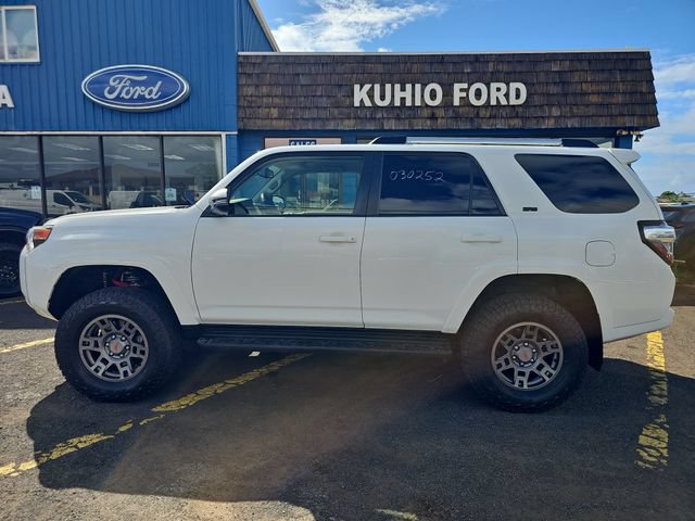Used 2022 Toyota 4Runner SR5 Premium AWD/4WD image 3