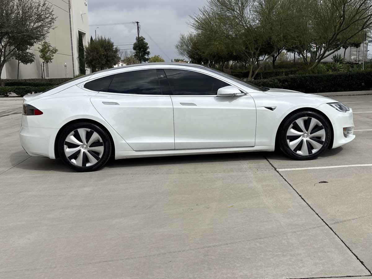 Used 2020 Tesla Model S Long Range Plus image 2