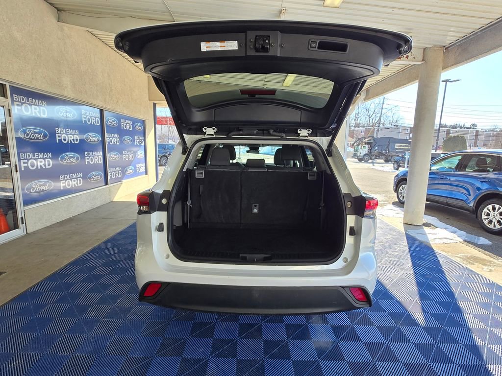 Used 2023 Toyota Highlander LE image 8