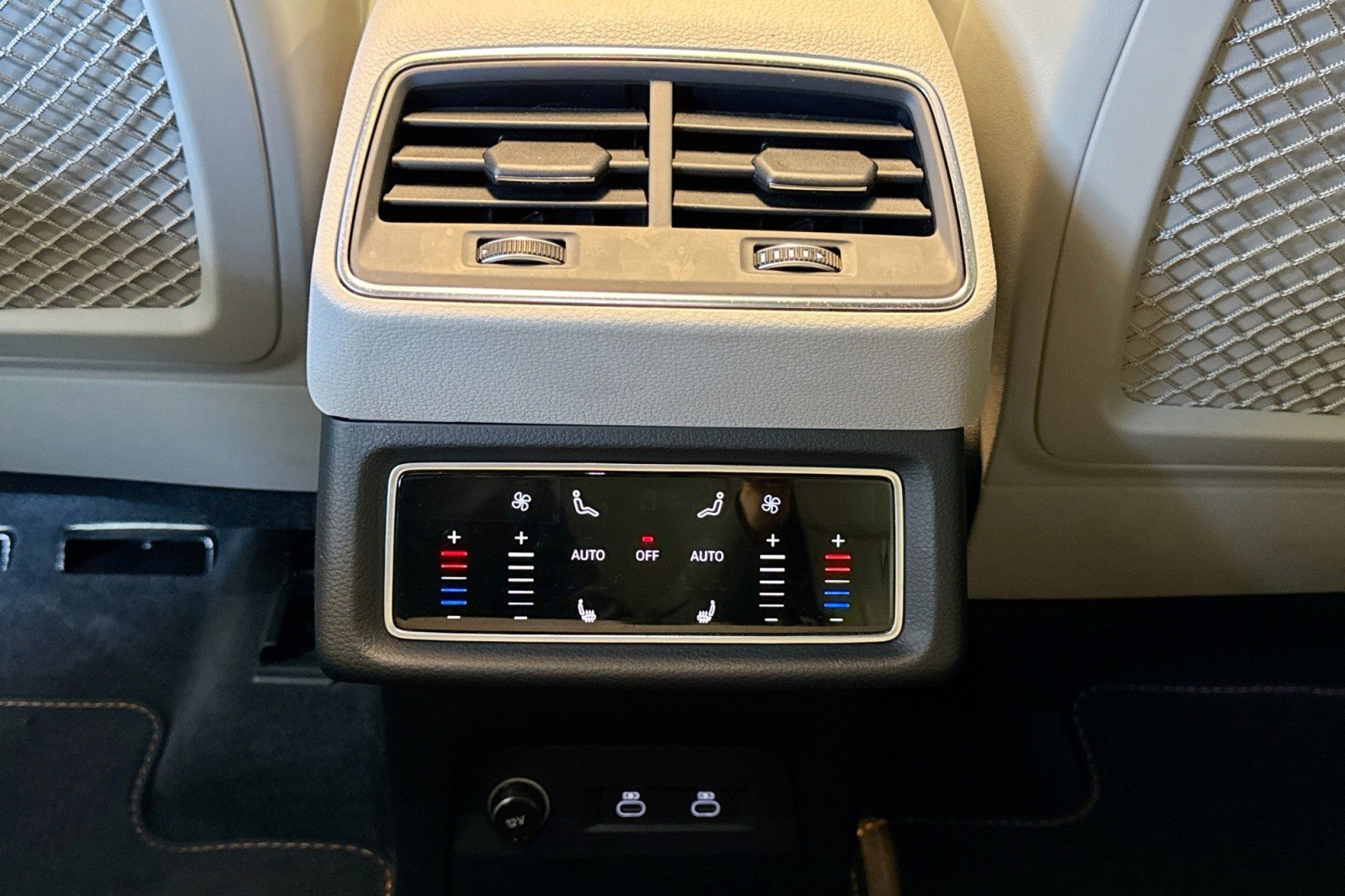 Used 2024 Audi Q8 e-tron Prestige w/ Prestige Package image 24