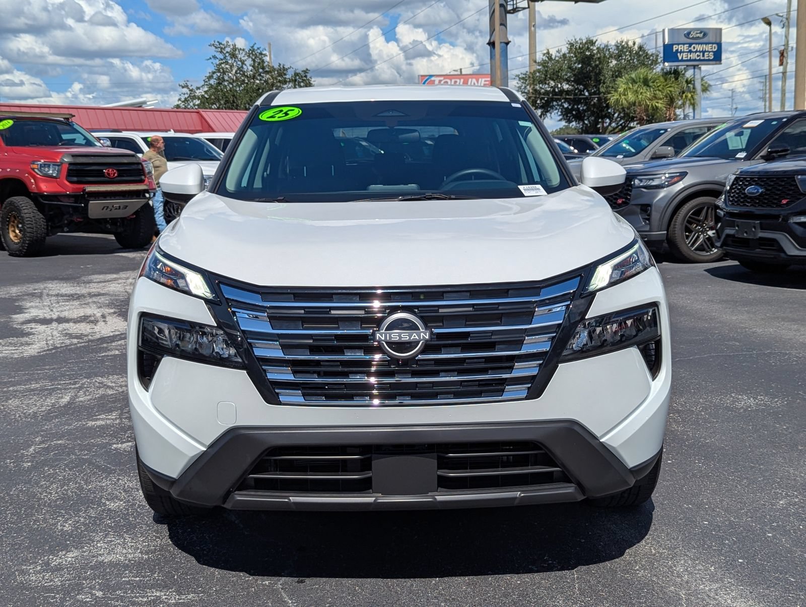 Used 2025 Nissan Rogue SV FWD image 3