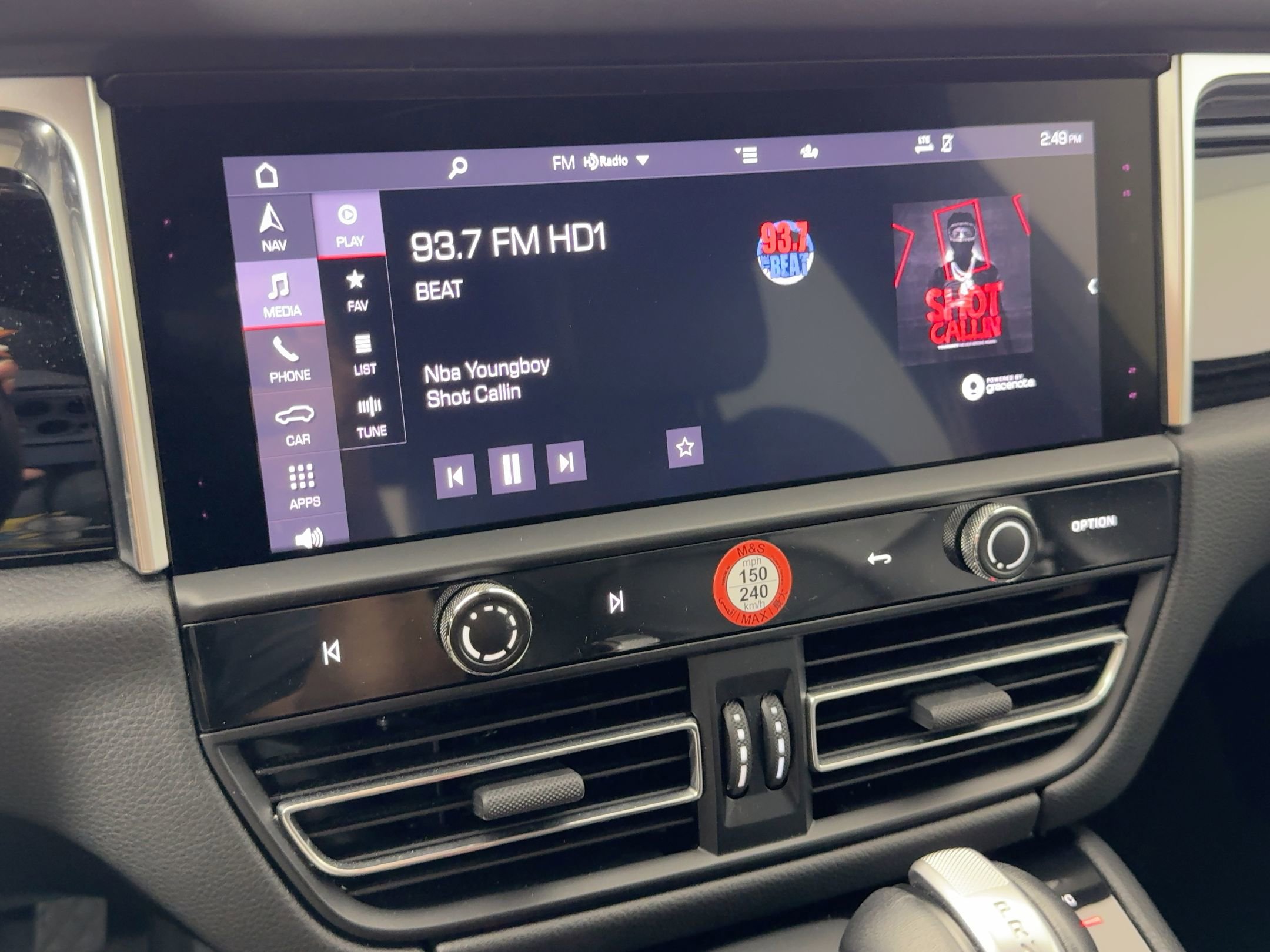 Certified 2022 Porsche Macan AWD/4WD image 22