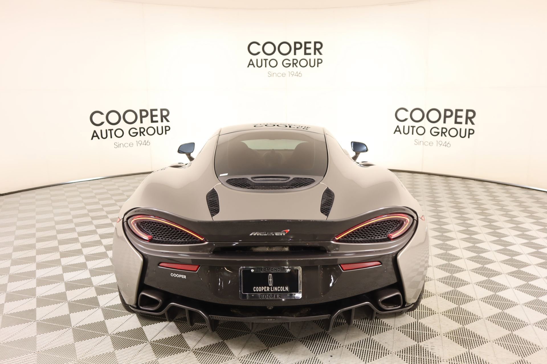 Used 2017 McLaren 570S image 26
