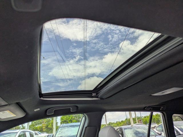Used 2023 Toyota Corolla Cross AWD Hybrid w/ Moonroof Package image 19