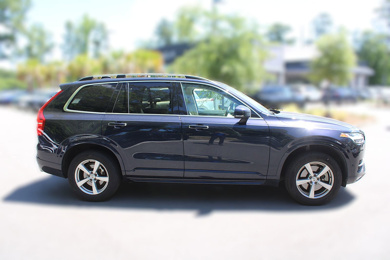 Used 2017 Volvo XC90 T5 Momentum w/ Vision Package FWD image 14
