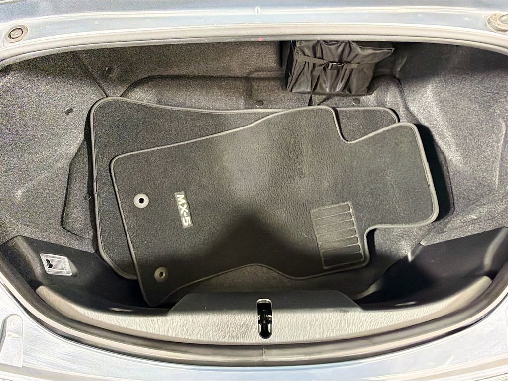 Used 2020 MAZDA MX-5 Miata Club RWD image 27