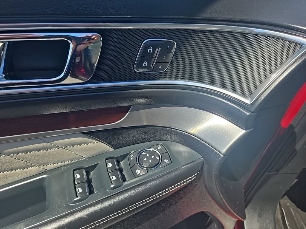 Used 2018 Ford Explorer Platinum AWD/4WD image 10